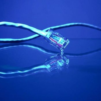 Conexão à internet das empresas brasileiras melhora e 2 em cada 3 já utilizam fibra ótica, diz pesquisa