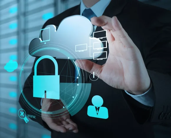 businessman hand show 3d cloud icon with padlock as Internet security online business concept A jornada em busca da Internet Segura no meio corporativo