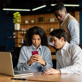 2148908791 Internet para empresas: o que torna o link dedicado superior à banda larga?